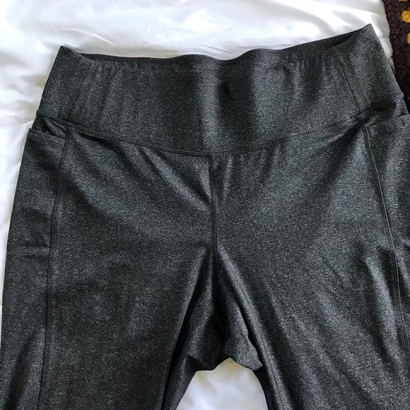 SOLD Livi Active Capri Leggings Gray Cropped - Picture 3 of 5